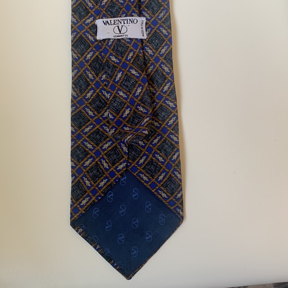Valentino 100% Silk Tie - Picture 3 of 6